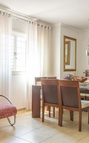 Casa à venda com 200m², 6 quartos e 4 vagasSala