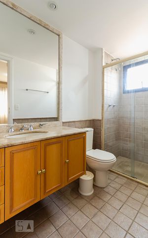 Apartamento para alugar com 58m², 2 quartos e 1 vaga Apartamento para alugar com 58m², 2 quartos e 1 vagaBanheiro da suíte