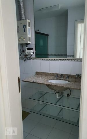 Apartamento à venda com 240m², 3 quartos e sem vaga Apartamento à venda com 240m², 3 quartos e sem vagaBanheiro da Suíte