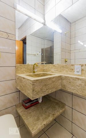 Casa à venda com 70m², 2 quartos e 1 vaga Casa à venda com 70m², 2 quartos e 1 vagaBanheiro