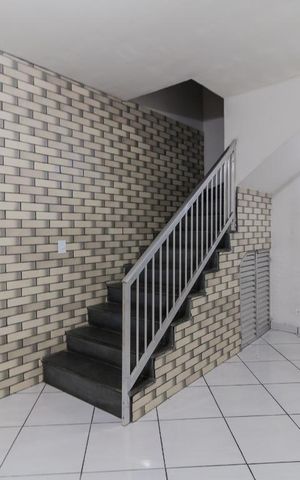 Casa à venda com 70m², 2 quartos e 1 vaga Casa à venda com 70m², 2 quartos e 1 vagaSala