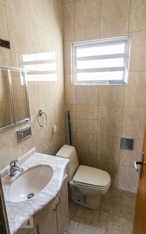Casa à venda com 370m², 3 quartos e 4 vagas Casa à venda com 370m², 3 quartos e 4 vagasBanheiro
