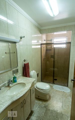 Casa à venda com 370m², 3 quartos e 4 vagas Casa à venda com 370m², 3 quartos e 4 vagasBanheiro