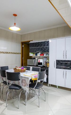 Casa à venda com 137m², 2 quartos e 2 vagas Casa à venda com 137m², 2 quartos e 2 vagasCozinha