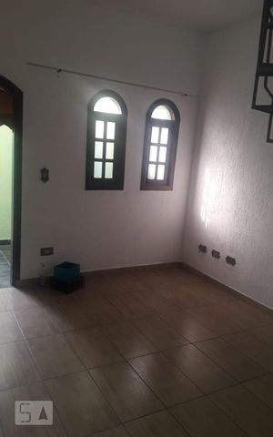 Casa para alugar com 64m², 2 quartos e sem vaga Casa para alugar com 64m², 2 quartos e sem vagaSala