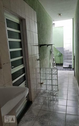 Casa para alugar com 64m², 2 quartos e sem vaga Casa para alugar com 64m², 2 quartos e sem vagaÁrea de Serviço
