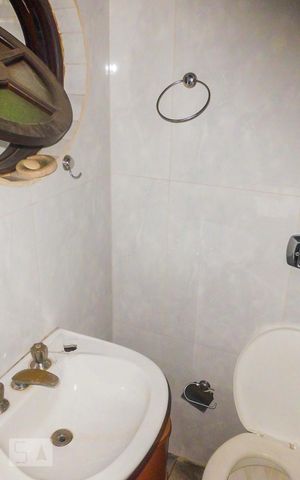 Casa à venda com 290m², 5 quartos e 5 vagasBanheiro de Serviço