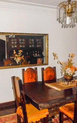 Casa à venda com 290m², 5 quartos e 5 vagasSala