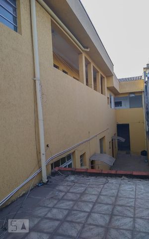 Casa à venda com 550m², 5 quartos e sem vaga Casa à venda com 550m², 5 quartos e sem vagaVista lateral