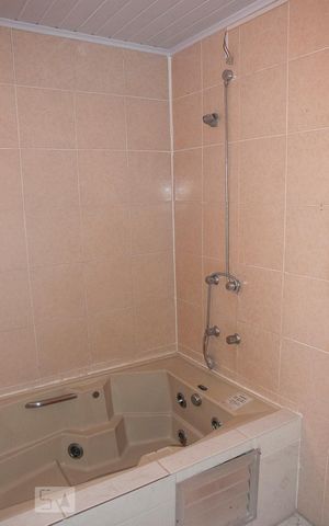 Casa de condomínio à venda com 250m², 3 quartos e 1 vaga Casa de condomínio à venda com 250m², 3 quartos e 1 vagaBanheiro da Suíte 3
