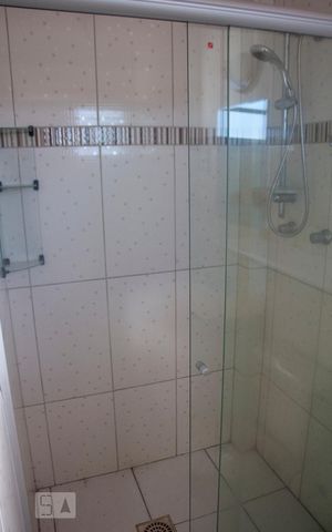 Casa de condomínio à venda com 250m², 3 quartos e 1 vaga Casa de condomínio à venda com 250m², 3 quartos e 1 vagaBanheiro da Suíte 1