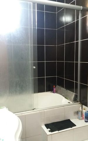 Casa à venda com 200m², 3 quartos e 2 vagas Casa à venda com 200m², 3 quartos e 2 vagasBanheiro Suite 3