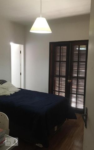 Casa à venda com 200m², 3 quartos e 2 vagas Casa à venda com 200m², 3 quartos e 2 vagasSuite 1