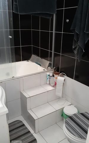 Casa à venda com 200m², 3 quartos e 2 vagas Casa à venda com 200m², 3 quartos e 2 vagasBanheiro Suite 3