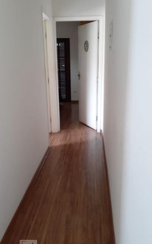 Casa à venda com 200m², 3 quartos e 2 vagas Casa à venda com 200m², 3 quartos e 2 vagasCorredor