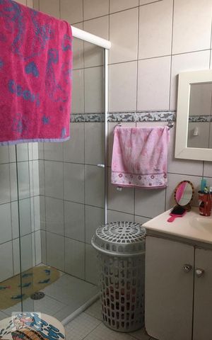 Casa à venda com 200m², 3 quartos e 2 vagas Casa à venda com 200m², 3 quartos e 2 vagasBanheiro Suite 1