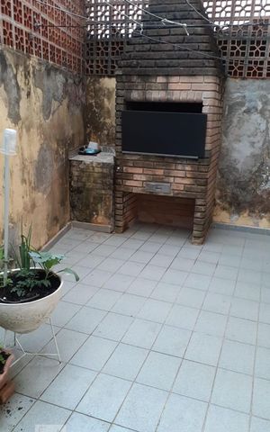 Casa à venda com 200m², 3 quartos e 2 vagas Casa à venda com 200m², 3 quartos e 2 vagasChurrasqueira