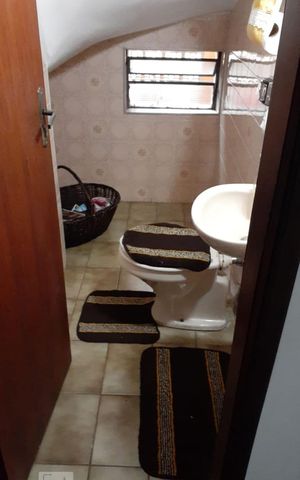 Casa à venda com 200m², 3 quartos e 2 vagas Casa à venda com 200m², 3 quartos e 2 vagasLavabo