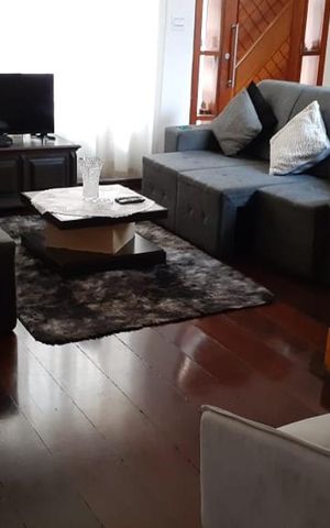 Casa à venda com 200m², 3 quartos e 2 vagas Casa à venda com 200m², 3 quartos e 2 vagasSala