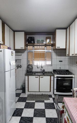 Casa à venda com 75m², 2 quartos e 2 vagas Casa à venda com 75m², 2 quartos e 2 vagasCozinha