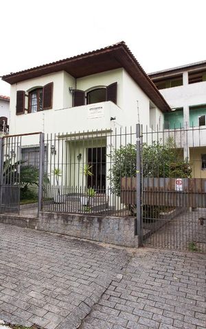 Casa para alugar com 750m², 4 quartos e 8 vagasFachada