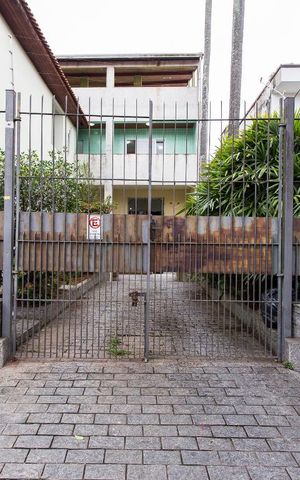 Casa para alugar com 750m², 4 quartos e 8 vagasFachada