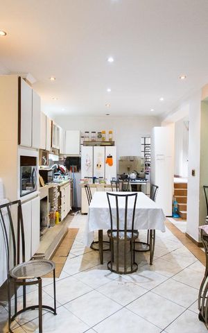 Casa para alugar com 750m², 4 quartos e 8 vagasCozinha 