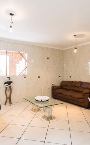 Casa para alugar com 750m², 4 quartos e 8 vagasSalão