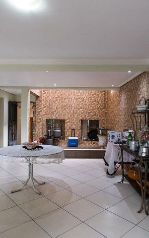 Casa para alugar com 750m², 4 quartos e 8 vagasSalão