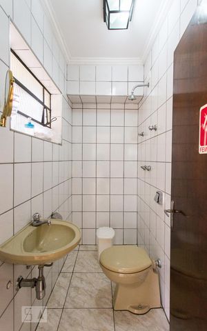 Casa para alugar com 750m², 4 quartos e 8 vagasBanheiro da Garagem