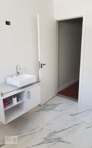 Casa à venda com 125m², 2 quartos e 2 vagas Casa à venda com 125m², 2 quartos e 2 vagasBanheiro