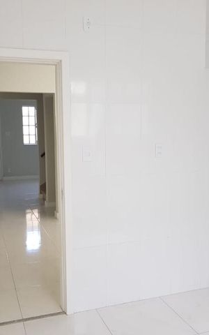 Casa à venda com 125m², 2 quartos e 2 vagas Casa à venda com 125m², 2 quartos e 2 vagasCozinha