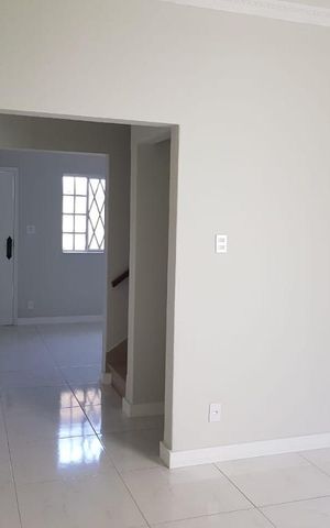 Casa à venda com 125m², 2 quartos e 2 vagas Casa à venda com 125m², 2 quartos e 2 vagasSala