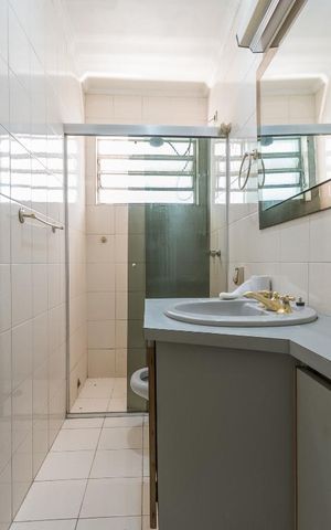 Casa à venda com 250m², 4 quartos e 2 vagas Casa à venda com 250m², 4 quartos e 2 vagasBanheiro Suíte 1