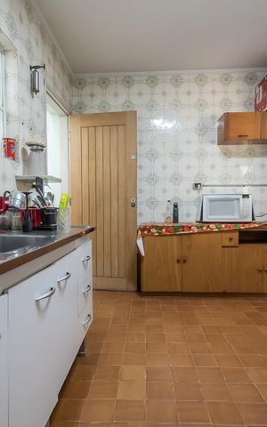 Casa à venda com 250m², 4 quartos e 2 vagas Casa à venda com 250m², 4 quartos e 2 vagasCozinha 1 Piso Inferior