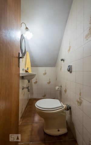 Casa à venda com 250m², 4 quartos e 2 vagas Casa à venda com 250m², 4 quartos e 2 vagasLavabo