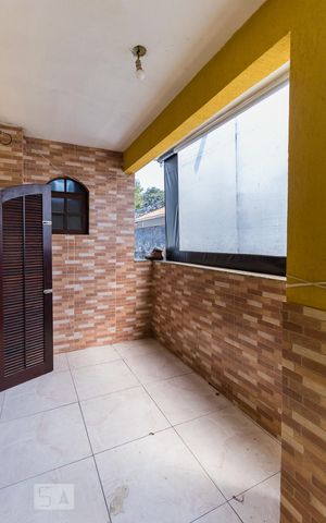 Casa para alugar com 100m², 2 quartos e sem vaga Casa para alugar com 100m², 2 quartos e sem vagaCorredor