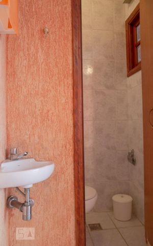 Casa à venda com 225m², 3 quartos e 3 vagas Casa à venda com 225m², 3 quartos e 3 vagasBanheiro da Garagem