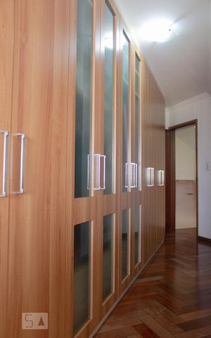 Casa à venda com 225m², 3 quartos e 3 vagas Casa à venda com 225m², 3 quartos e 3 vagasSuíte 1 - Closet