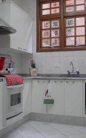 Casa à venda com 225m², 3 quartos e 3 vagas Casa à venda com 225m², 3 quartos e 3 vagasCozinha