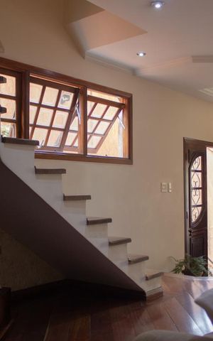 Casa à venda com 225m², 3 quartos e 3 vagas Casa à venda com 225m², 3 quartos e 3 vagasSala de TV