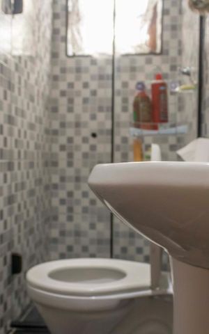 Casa à venda com 140m², 5 quartos e 4 vagasBanheiro 2