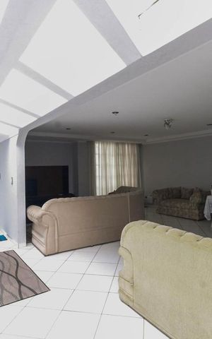 Casa para alugar com 390m², 5 quartos e 4 vagas Casa para alugar com 390m², 5 quartos e 4 vagasSala