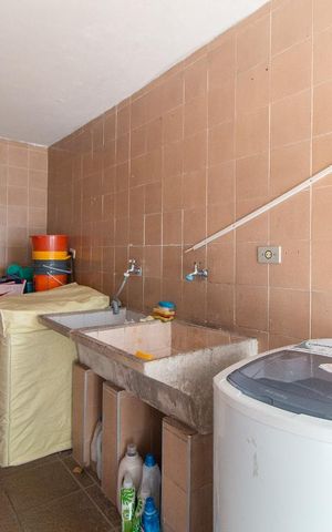 Casa à venda com 250m², 3 quartos e 3 vagas Casa à venda com 250m², 3 quartos e 3 vagasÁrea de serviço