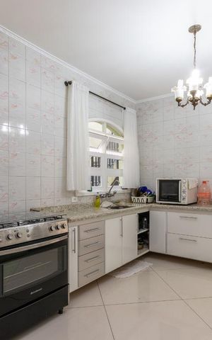 Casa para alugar com 240m², 3 quartos e 3 vagas Casa para alugar com 240m², 3 quartos e 3 vagasCozinha