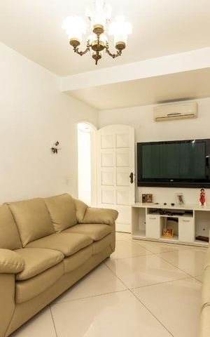 Casa para alugar com 240m², 3 quartos e 3 vagas Casa para alugar com 240m², 3 quartos e 3 vagasSala
