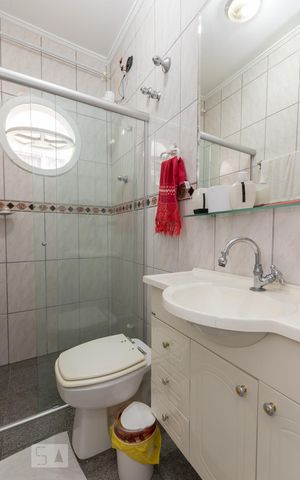 Casa para alugar com 240m², 3 quartos e 3 vagas Casa para alugar com 240m², 3 quartos e 3 vagasBanheiro