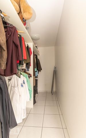 Casa para alugar com 240m², 3 quartos e 3 vagas Casa para alugar com 240m², 3 quartos e 3 vagasCloset suíte