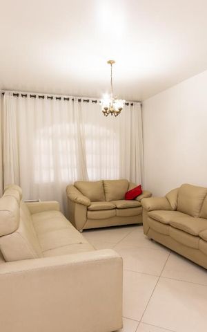 Casa para alugar com 240m², 3 quartos e 3 vagas Casa para alugar com 240m², 3 quartos e 3 vagasSala