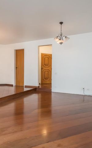 Apartamento à venda com 158m², 4 quartos e 2 vagas Apartamento à venda com 158m², 4 quartos e 2 vagasSala